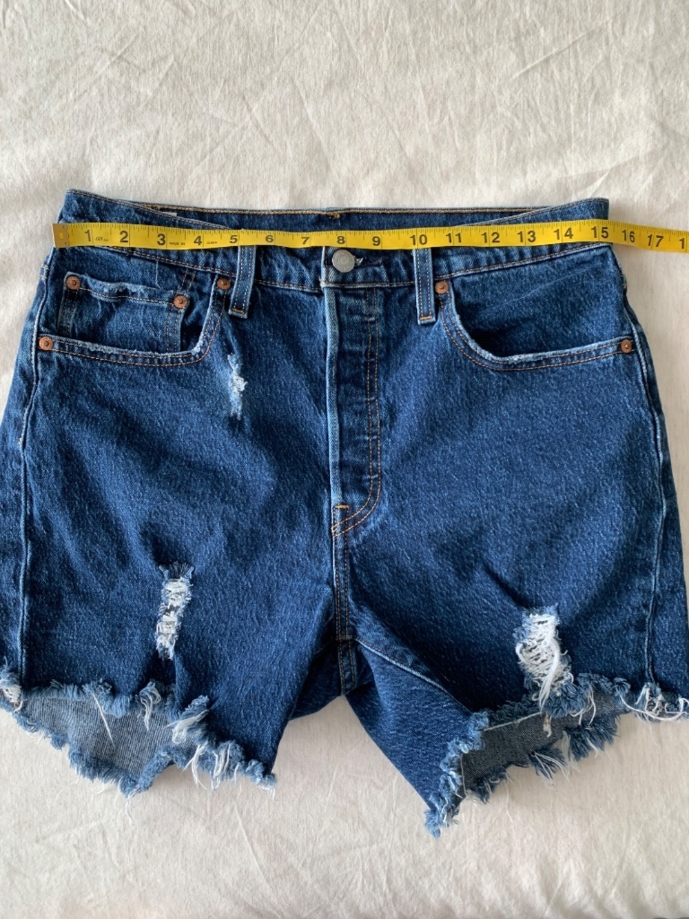 Levi's 501 Denim Short Indigo Blue Women's size 31 distressed frayed hem